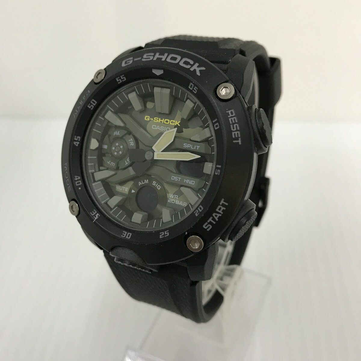 【中古】G-SHOCK　GA-2000SU-1AJF CASIO カシオ クォーツ【メンズ】【腕時計】【鳥取店】 鳥取店は注文確定から1〜3日程度で発送致します。 G-SHOCK　GA-2000SU-1AJF CASIO 状態ランク：C裏蓋に汚れがあります。ベルトに汚れ、ホコリがあります。箱、取説付き※撮影時の光加減等により、実物と多少色が異なる場合があります。予めご了承下さい。※こちらの商品は、店頭と同時販売のため、売り切れの場合がございます。※商品画像に写らないイタミ、キズ、汚れがある場合がございますので、気になる方はご遠慮ください。 1