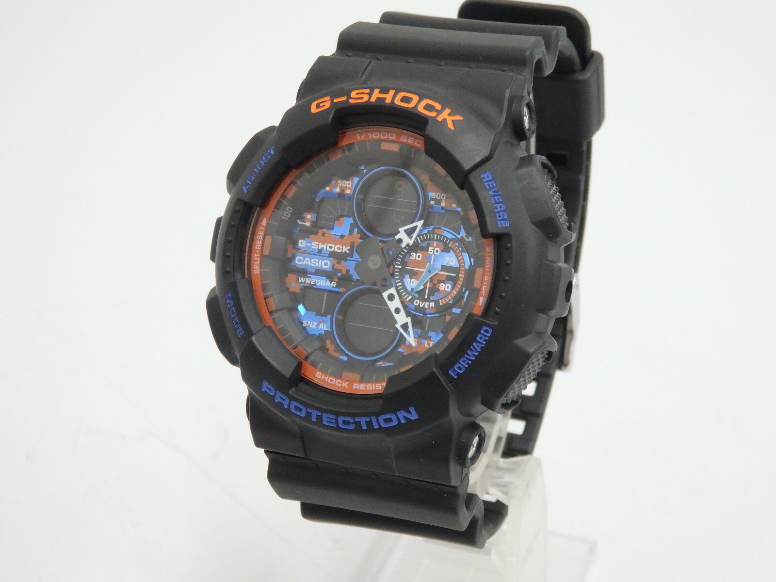 【中古】CASIO カシオ G-SHOCK ジーショック GA-140CT クオーツ オレンジ×ブルー×ブラック デジタル アナログ デジアナ 20気圧防水 【腕時計】【鳥取店】 鳥取店は注文確定から1〜3日程度で発送致します。 状態ランク：C状態：ベルト汚れ、使用感有付属品：本体のみケース横幅：5cm全長：26cm※撮影時の光加減等により、実物と多少色が異なる場合があります。予めご了承下さい。※こちらの商品は、店頭と同時販売のため、売り切れの場合がございます。※商品画像に写らないイタミ、キズ、汚れがある場合がございますので、気になる方はご遠慮ください。※電池残量につきましては不明の為、お客様の手元に到着後に切れる可能性があります。ご了承ください。 1