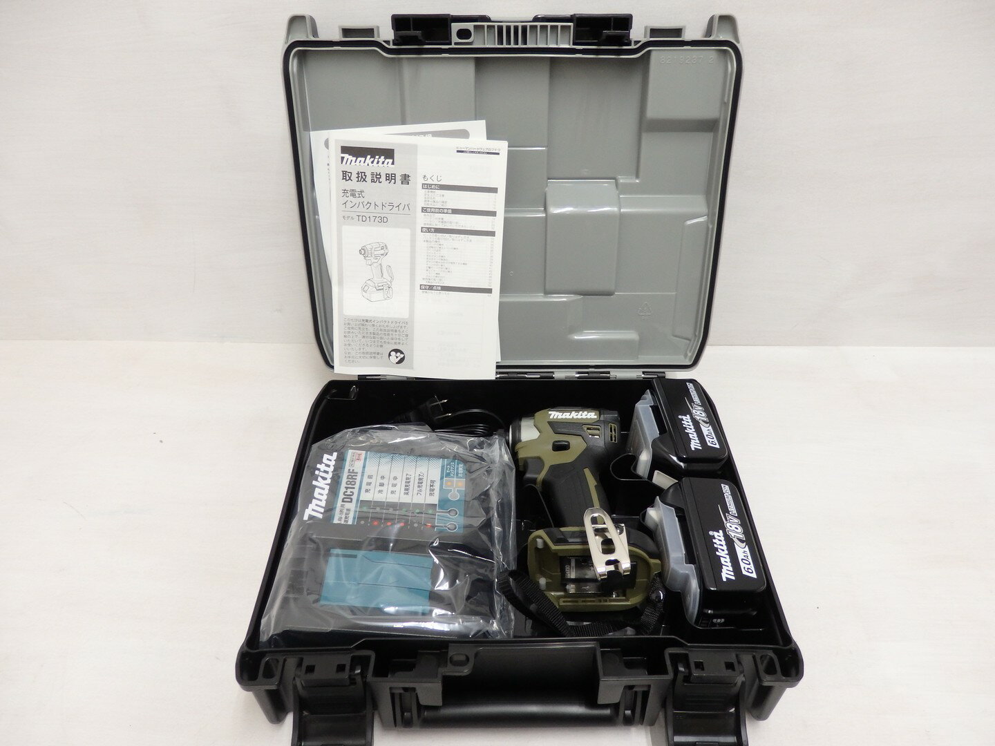 【中古】 未使用 makita マキタ TD173DRGXO オリーブ バッテリ2個・充電器付 セット品 18V 充電式インパクトドライバ　【その他家電49】　【鳥取店】