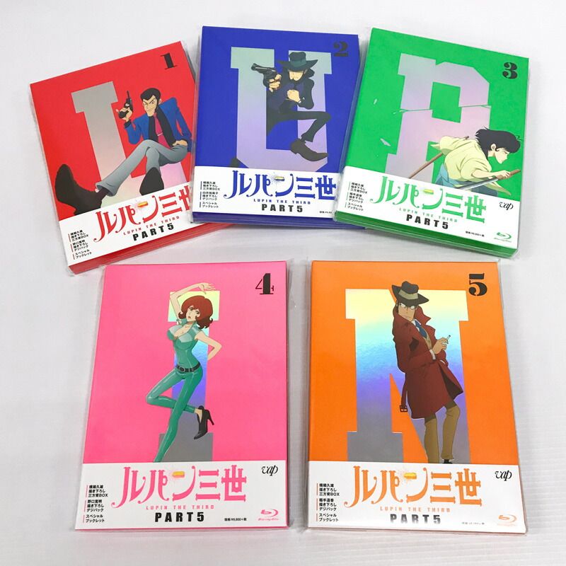 商品状態 ［B］使用感、汚れ、ダメージの目立たない中古品 中古品の為、帯や応募ハガキは原則付属しません。 中古品の為、ケースにスレがあったり、 再生に問題のない程度の細かなキズが 残っている場合がありますがご了承ください。 写真に写っている物が全てとなります。 こちらの商品は、店頭と同時販売のため、 売り切れの場合がございます。 商品画像に写らないイタミ、キズ、 汚れがある場合がございますので、 気になる方はご遠慮ください。 商品情報 [ディスク枚数］ Blu-ray 5枚 [規格品番］ VPXY-71614〜71618 [JAN］ 4988021716147 4988021716154 4988021716161 4988021716178 4988021716185 ※画像の色調は実物と若干異なる場合がございます。