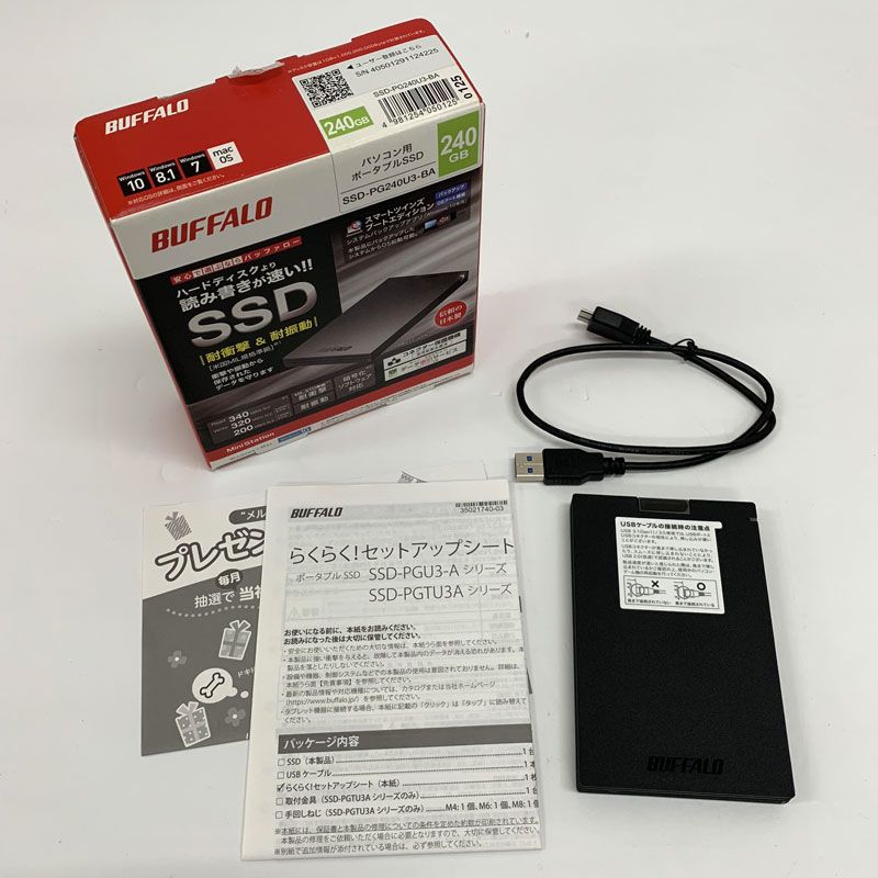商品状態 ［B］使用感、汚れ、ダメージの目立たない中古品 動作チェック済み。 小さなキズや使用感ありますが動作良好です。 バッテリーの寿命/消耗、 またそれに伴う各種機能不全につきましては、 すべて保証対象外となります。 こちらの商品は、店頭と同時販売のため、 売り切れの場合がございます。 商品画像に写らないイタミ、キズ、 汚れがある場合がございますので、 気になる方はご遠慮ください。 商品情報 【品番】 SSD-PG240U3-BA 【商品名】 パソコン用 ポータブルSSD 240GB 【製造番号】 40501291124225 【付属品】 箱(イタミあり)・冊子類・USBケーブル 【商品保証】 初期不良保証：ご購入後1週間 （未開封品・未使用品は除く） ※お買い上げされた商品の初期不良に伴って 発生した各種損害につきましては、 一切の責任を当社は負いかねます。 上記内容をあらかじめご了承ください。 ※当店では電池・電池残量の有無等の 保証は一切しておりません。 予めご了承下さい。 ※商品画像は照明・モニターの特性により、 色/素材感が実物と若干異なる場合がございます。