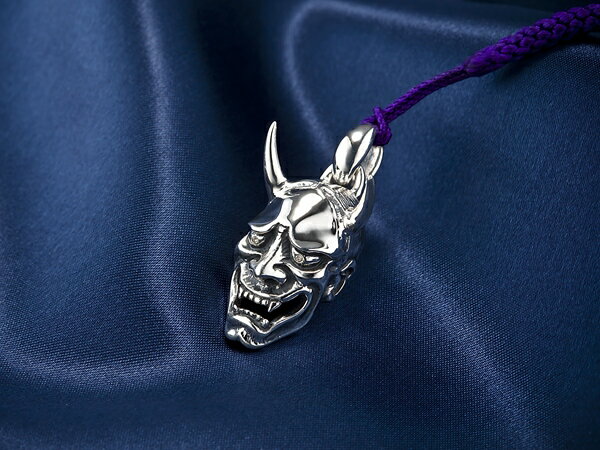 【日本製】銀製般若 根付目には天然ダイヤモンド