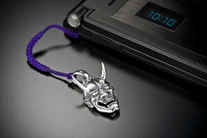 防水シーツとママにイイコトあーるの【日本製】銀製般若 根付目には天然ダイヤモンド｜アングル2