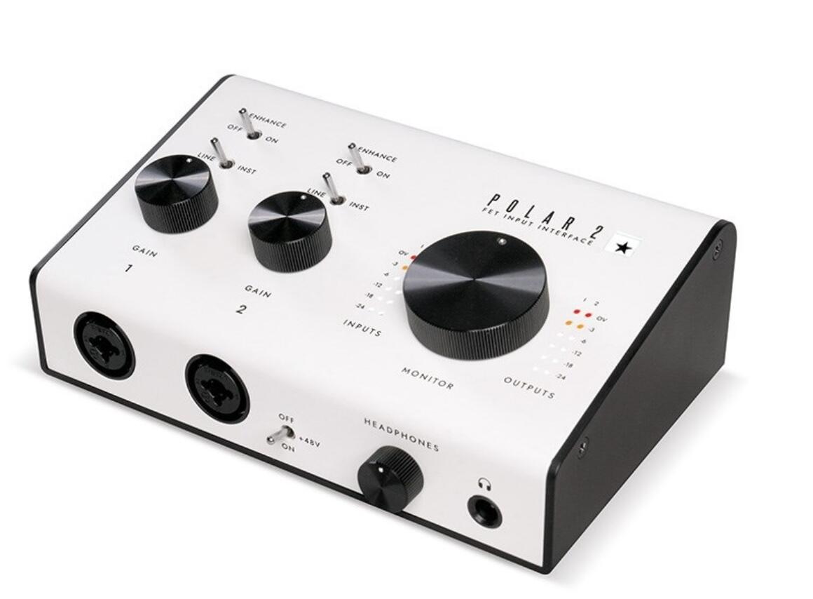 商品情報主な特徴■2チャンネルバージョン■FET高ヘッドルーム+/-24V入力、低ノイズ-121dB■真空管アンプの入力段のように反応するINST「Enhance」スイッチ■クリップせずに確実な入力レベル設定ができるINST「Enhance」入力■空気感と明瞭さを加えるMIC「Enhance」■Neve 1081 と同じレスポンスのMICプリアンプ■ヘッドフォン出力■モニター出力■48Vファンタム電源Plus・Ableton Live Lite・Relab lx489 Essentials・Polar Control Software個装箱、本体・寸法／重量252(W)×152(D)×98(H)mm 0.96kgBlackstar BS POLAR-2 オーディオ インターフェイス ギタリスト ボーカリスト マイク ギター guitar mic audio 機材 音楽 music black amp ギターアンプの特性を再現した人間中心設計のオーディオ・インターフェイスです！ 1
