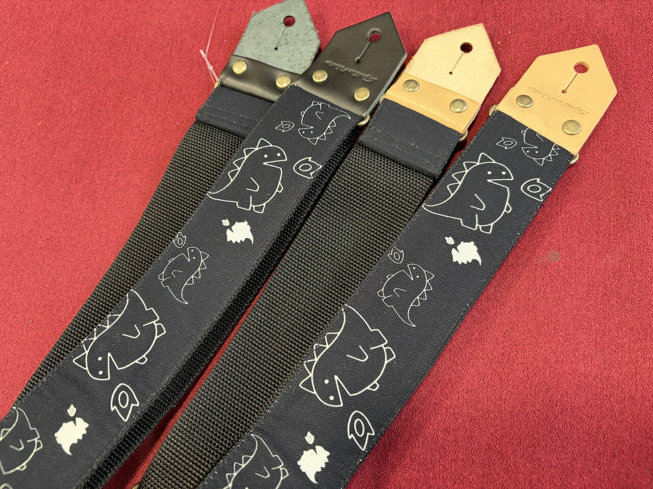 Rakuten - オリジナル ストラップ ギター ベース 楽器 音楽 機材 小物 アクセサリー かいじゅう かわいい 黒 モノクロ black music strap guitar bass
