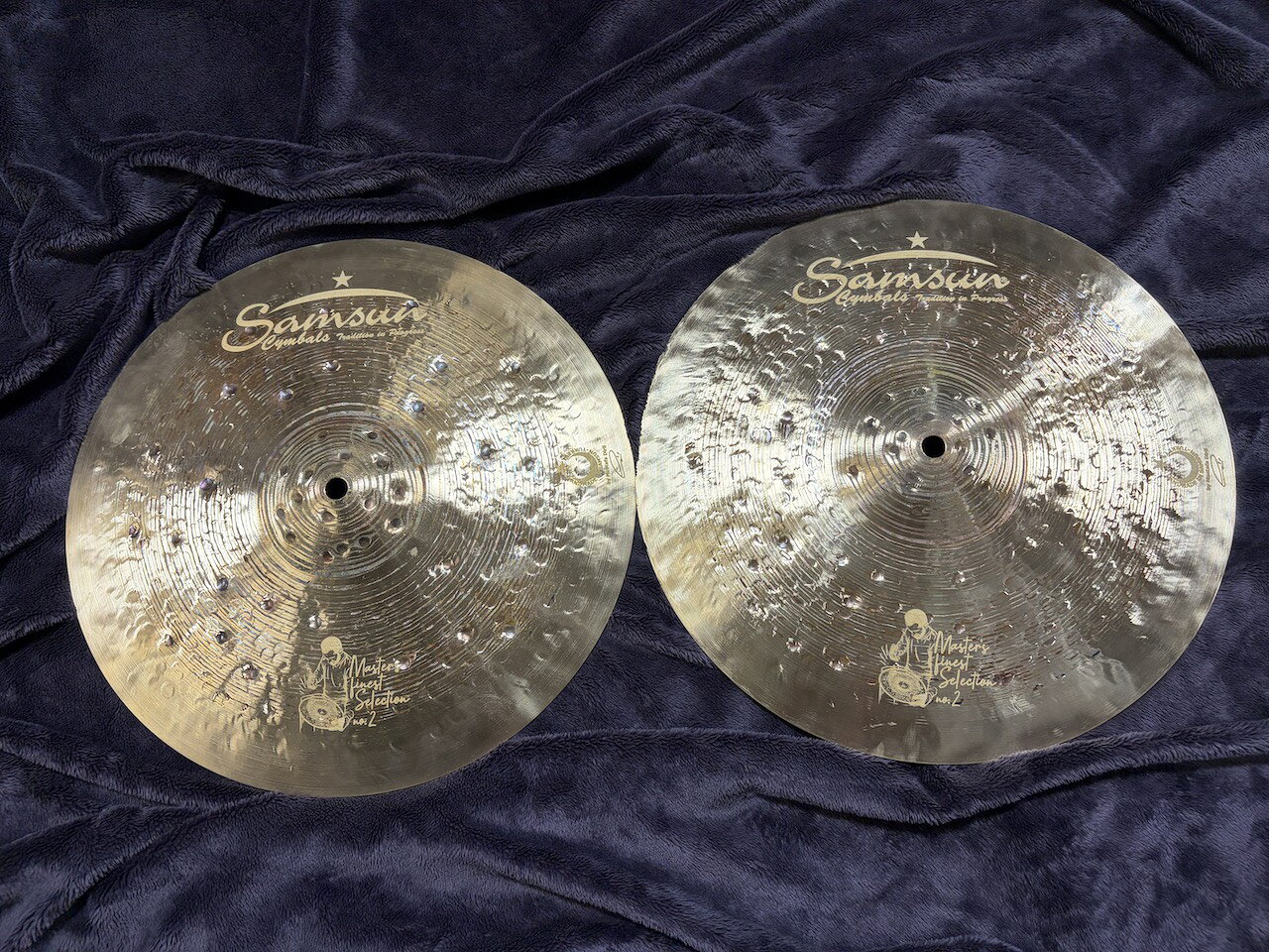商品情報サイズ13"重さTop 840gBottom 1025gSamsun Cymbal Japan Master's Finest Selection No.2 Hi-Hat 13" シンバル トルコ産 ハイハット シンバル 楽器 パーツ 打楽器 楽器パーツ パーカッション ブランド ドラム ドラマー drum トルコ産Samsun Cymbalのハイハットシンバルです！ 1