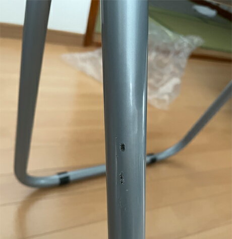 No.P-SBK-0717 6脚セット 訳あり:少々傷あり 折りたたみ パイプ椅子 シルバー×ブラック 軽量タイプ 会議用 チェア 座面クッション付き 省スペース スチール製 背もたれあり イベント 業務用 シンプルデザイン スチール脚 クッション座面 6ヶ月保証