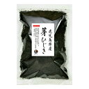 商品説明 名　称 芽ひじき 原材料名 ひじき（鹿児島県産） 内容量 500g 賞味期限 364日 保存方法 直射日光・高温多湿なところは避け 常温で保存してください。 製造者 うわべ食品工業株式会社 三重県伊勢市東大淀町124 備　考鹿児島県産ひじき 鹿児島県の沿岸部で漁師さんが3〜5月にひじき漁を行います。このシーズンで1年分を収穫します。産地から買付けをしたひじきは、当社のある三重県伊勢市まで運び入れ年間通じて加工しています。 創業時から受け継いだ製法でひじきをおいしく仕上げます。 鹿児島県で獲れたひじきを蒸して、乾燥選別を施した商品です。 素材本来の旨み、身の詰まった鹿児島産芽ひじきの食感をご賞味ください。 ミネラルの宝庫　ひじきの魅力 ひじきは食物繊維をたっぷり含む食品です。また、カルシウム、鉄分などのミネラルも豊富ですので育ち盛りのお子様や健康・美容を心がける方々など、多くの方にご愛顧いただいております。