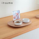 DETAILS ペット仏壇「itsumo -いつも- 」。 大切な家族の一員である動物たちと「いつも一緒にいたい」「そばに感じたい」 という願いから名付けました。“いままでありがとう”と感謝の気持ちとお互いに寂しくないように、 心と心を繋ぐ祈りの場を日常に溶け込むシンプルなデザインでかたちにしました。 普段の暮らしにそっと寄り添うペット仏壇です。 商品サイズ 本体ステージ：幅250×奥行き200×高さ20（mm） 写真立て：幅89×奥行き25×高さ110（mm) 台部分：幅89×奥行き25×高さ18.5（mm） （※推奨写真サイズ：89×89（mm)) 器：直径70×高さ30（mm） 　　　　　　　　 重量 総重量610（g） 材質 天然木（ブナ材、ラッカー塗装） 磁器 アクリル樹脂板 お手入れ方法 ・天然木製品ですので、年月を経るにしたがって紫外線を吸収し、変色が起こることがあります。あらかじめご了承ください。 ・日常のお手入れは、乾いた布で乾拭きし、濡れ雑巾でのお手入れは避けてください。 ・安全のため、防腐剤・防カビ剤は使用していません。万一カビが発生した際は、無水アルコールを含ませた布で拭き取り、 直射日光の当たらない風通しの良い場所で保管するようにしてください。 注意事項 ・天然木を使用しているため、木目や色味には個体差があります。 ・磁器は割れものですので、お取り扱いに十分ご注意ください。 お買い物の際は、会社概要の「その他の注意点」を必ずご確認ください。 商品情報 いつも傍にいてくれる存在 いつもそばを離れず、ずっと寄り添ってくれるペットたちの存在は 家族同然で、きっとあなたの人生の大切な思い出。 「いつも一緒にいてくれてありがとう」 感謝の気持ちとお互いに寂しくないように、 あの子の居場所を作ってあげたい。 あの子のお気に入りの場所。 家族の存在を感じられる場所。 どこでも飾れるように、 小さなサイズにしました。 シンプルな祈りのかたち まるでインテリアの一部として溶け込んでいる。 そんな祈りのかたちを提案したい。ずっとそばに置きたいから、 日々の暮らしに馴染む極めてシンプルでミニマムなデザインにしました。 正方形の写真立て、マットな白い器、 優しさを感じる楕円のステージ。 シンプルだからこそ、バランスや 美しい曲線にこだわりました。 お気に入りの場所 寂しくないように、みんなが集まるリビングにあのこの居場所を作って あげたい。そして、いつも存在を感じられるその場所が家族のお気に入りの 場所へ。 季節のお花を添えたり、大好きだったおもちゃを一緒に飾ったり、 シンプルだからこそお気に入りの 場所が作れます。 かけがえの時間に思いを馳せる 一緒に過ごした日々は癒やしと笑顔でいっぱい。 手を合わせる場所があると、いつでも心が通じあっていると思える。 考えたのは少し窮屈にも感じるお仏壇との距離感。 大切に想う気持ちに寄り添える存在でありたいと願っています。