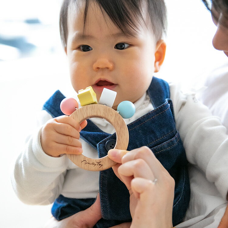 エド・インター ボンボンラトル Milky toy【エドインター ミルキートイ 木製 木のおもちゃ インテリア雑貨 子供 子ども 女の子 男の子 おもちゃ 木製玩具 6ヶ月 0.5歳 0.5才 赤ちゃん 北欧 可愛い かわいい おしゃれ 出産祝い 誕生日プレゼント クリスマスプレゼント】