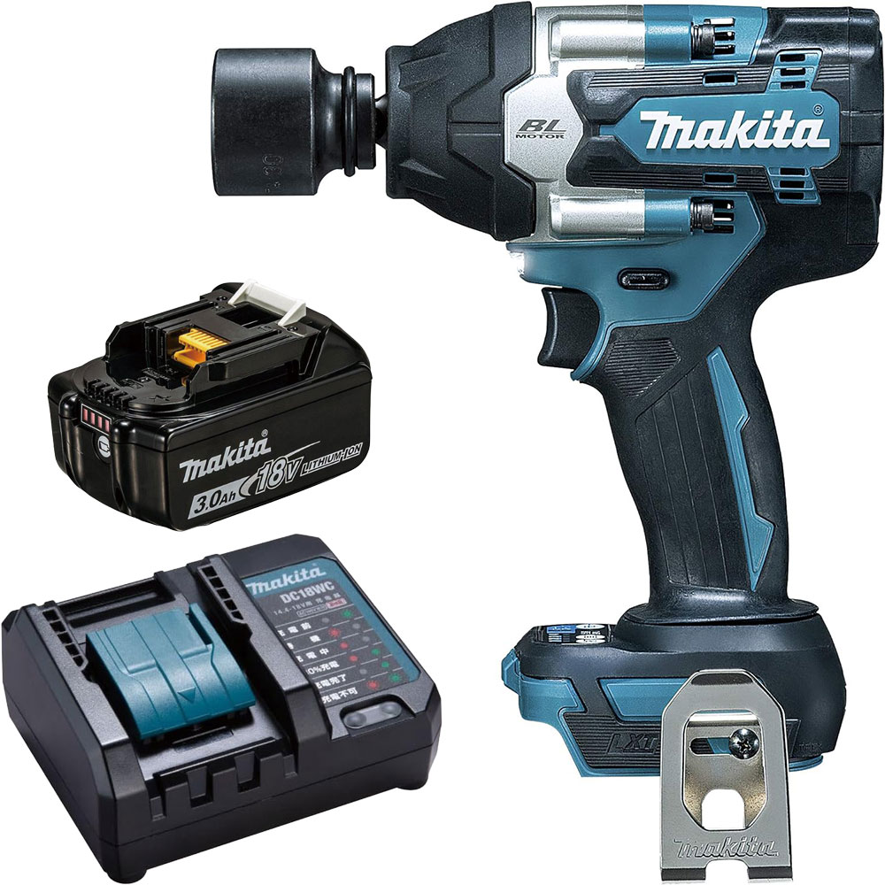 マキタ 充電式インパクトレンチ TW700DZ（本体）＋ BL1830B（A-60442）3.0Ah バッテリー ＋ DC18WC 充電器 セット 最大600N・m×打撃4段階切替。本体＋バッテリー＋充電器が揃った18Vインパクトレンチセット。 マキタ（makita）18V充電式インパクトレンチ TW700DZ本体と、18V 3.0Ahバッテリー BL1830B（A-60442）、コンパクト充電器DC18WCをまとめたセットです。本体・バッテリー・充電器がすべて揃っており、届いてすぐに使い始めることができます。 TW700DZはハイパワーブラシレスモーター搭載のミドルクラスインパクトレンチです。最大締付けトルク600N・mで普通ボルトM10〜M24・高力ボルトM10〜M16の締付けに対応。弱・中・強・最速の4段階打撃モード切替、正逆転オートストップモード、スイッチ全速モードを搭載し、作業内容に合わせた細かいコントロールが可能です。Cスプリング式ソケット抜け落ち防止・2灯式LEDライト・大型フック・防滴防じん「アプト」を装備した現場対応設計です。 DC18WCは54Wのコンパクト充電器です。質量約0.4kgの超軽量設計で壁掛けにも対応。充電電流を低くした静音タイプのため急速充電器ではありませんが、バッテリーにやさしい設計です。ソケットは別売です。 おすすめポイント ■ 本体・バッテリー・充電器が揃った即戦力セット　届いてすぐ現場で使えるセット構成。別途バッテリーや充電器を揃える手間なく作業を開始できる ■ 最大締付けトルク600N・m×ハイパワーブラシレスモーター搭載　M22（強度区分F10T）高力ボルト3秒締付時に最大600N・mを発揮。普通ボルトM10〜M24・高力ボルトM10〜M16の締付けに対応するミドルクラスの本格的なパワー ■ 弱・中・強・最速の4段階打撃モード＋正逆転オートストップで細かいコントロール　4段階打撃モード切替と正逆転オートストップモードで、ボルトの締め込み状況に合わせた細かいトルクコントロールが可能。スイッチ全速モードで高速作業にも対応する ■ Cスプリング式ソケット抜け落ち防止・2灯式LEDライト・大型フック装備　作業中のソケット脱落を防ぐCスプリング式、暗所での作業を照らす2灯LEDライト、ベルトやパイプに引っ掛けられる大型フック（フトコロ寸法45mm）を標準装備 ■ DC18WCは質量約0.4kgの超軽量コンパクト充電器・壁掛け対応　従来充電器より大幅に軽量・小型化したDC18WCで、現場の壁掛け使用や持ち運びにも便利。静音タイプでバッテリーにやさしい充電が可能 各製品の説明 【充電式インパクトレンチ TW700DZ（本体のみ）】 マキタの18Vコードレスインパクトレンチです。ハイパワーブラシレスモーターと4段階打撃モード切替で最大締付けトルク600N・mを実現。Cスプリング式ソケット抜け落ち防止・2灯式LEDライト・大型フック・正逆転オートストップモード・防滴防じん「アプト」を装備。標準付属品はフックのみ。ソケット・バッテリー・充電器・ケースは別売です。 【BL1830B リチウムイオンバッテリー（A-60442）】 マキタ純正18V 3.0Ahバッテリーです。4段階残容量表示・自己故障診断機能を搭載。継ぎ足し充電可能で長期保存にも強い設計です。 【DC18WC コンパクト充電器】 マキタ純正の超軽量コンパクト充電器です。質量約0.4kg・54Wの静音タイプで14.4V・18V対応バッテリーを充電できます。壁掛け対応。BL1830B（3.0Ah）の充電時間の目安は約80分です。充電完了メロディ・USB端子は搭載していません。 セット内容 TW700DZ 充電式インパクトレンチ 本体×1・フック×1 A-60442（BL1830B） 18V 3.0Ahリチウムイオンバッテリー×1本 DC18WC コンパクト充電器×1台 商品仕様 ― 充電式インパクトレンチ TW700DZ 型番 TW700DZ（本体のみ） JAN 0088381727723 電源 DC18V（バッテリー別売） 角ドライブ 12.7mm（sq） 最大締付けトルク 600N・m（M22強度区分F10T高力ボルト3秒締付時） 打撃モード 4段階（弱・中・強・最速） 回転数（最速時） 0〜2,200min-1（回転/分） 締付け能力 普通ボルト：M10〜M24／高力ボルト：M10〜M16 本機寸法（BL1860B装着時） 長170×幅81×高276mm 質量（BL1860B装着時） 2.7kg 振動3軸合成値 19.0m/s2（EN60745-2-2規格に基づき測定） 主な機能 ハイパワーブラシレスモーター・4段階打撃モード切替・正逆転オートストップモード・スイッチ全速モード・Cスプリング式ソケット抜け落ち防止・LEDライト（2灯式）・大型フック（フトコロ寸法45mm）・防滴防じん（アプト） 付属品 フック（ソケット・バッテリー・充電器・ケース別売） 商品仕様 ― BL1830B（A-60442） 品番 A-60442（型番：BL1830B） JAN 0088381464017 電圧 18V 容量 3.0Ah 質量 約640g 主な機能 4段階残容量表示・自己故障診断機能・継ぎ足し充電可能・長期保存対応 PSE 1. 記号：PSEマーク（丸型） 2. 届出事業者名：株式会社マキタ 商品仕様 ― DC18WC コンパクト充電器 型番 DC18WC JAN 0088381597593 電源 単相AC100V・50-60Hz・54W 出力電圧・電流 DC14.4〜18V・2.1A 充電時間の目安 BL1815N（1.5Ah）：約40分／BL1820B（2.0Ah）：約55分／BL1830B（3.0Ah）：約80分／BL1860B（6.0Ah）：約160分 本体寸法 110×137×67mm 質量 約0.4kg 対応電圧 14.4V・18V（ライトバッテリ除く） 主な機能 コンパクト・軽量・静音・最適充電制御・壁掛け対応（充電完了メロディ・USB端子なし） ご注意 ・ソケット・ケースは付属しません。別途ご用意ください。 ・DC18WCは急速充電器ではありません。充電時間はDC18RFより長くなります。 ・充電完了メロディ・USB端子は搭載していません。 ・ライトバッテリ（差込式）はDC18WCで充電できません。 ・充電時間はバッテリーの状態・周囲温度などにより変動します。 ・ご使用前に必ず取扱説明書をお読みください。 検索キーワード マキタ makita TW700DZ 充電式インパクトレンチ 18V 600N・m ブラシレス コードレス BL1830B A-60442 3.0Ah バッテリー DC18WC 充電器 セット 12.7mm 角ドライブ 自動車整備 建築 鉄骨 ボルト