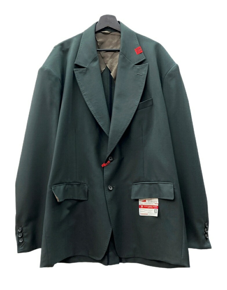 商品情報 ブランド Maison MIHARA YASUHIRO カテゴリー メンズ 商品管理番号 104MT-2121 表記サイズ サイズ 46 　 品番・型番 A06JK031 素材 ウール 付属品 - 状態ランク B：使用感の他傷や汚れのある商品 色 グレー ※この商品の出品者の主観で判断しておりますので、カタログや正規のカラーとは言いまわしが異なる場合があります。 製造国 日本 実寸サイズ-肩幅 56.5cm 実寸サイズ-着丈 87cm 実寸サイズ-身幅 68cm 実寸サイズ-袖丈 67.5cm 　 状態詳細 裾付近にダメージあり 　 注意事項 ※こちらの商品は、写真にて実際の色味が出にくくなっております。ご不安がある際は型番などでお調べいたただくか、事前にお問い合わせをお願いいたします。 　 出品店舗 ドンドンダウンオンウェンズデー太田店 〒373-0033 群馬県太田市西本町57−4 TEL:0276-20-6730 備考 ※ユーズド、ビンテージ商品になるため、文章に記載のないダメージや汚れがある場合がございます。 ※商品は状態確認の上での出品ですが、見落とし等ある可能性がございますので神経質な方はご入札をお控えください。 ※あくまで中古品ですので新品の状態とは異なる商品もあります。また、店頭でも販売しておりますので、記載に無い細かなキズや汚れが見受けられる場合がございます。予めご了承下さいませ。 ※商品は写真または説明欄に記載のない付属品などは付属しませんのでよろしくお願い致します。掲載画像をご確認の上、ご不明点は事前にお問い合わせください。 ※商品は折りたたんで発送させていただきます。素材によっては、写真に無い折ジワが出来ることもございますので予めご了承くださいませ。 状態ランク一覧 S ほぼ新品同様の商品 全体的に使用感が見られず、汚れやダメージがほとんど見受けられない綺麗な中古品です。 A 使用回数が少なくかなり状態の良い商品 使用感が少なく中古品としては状態の良いお品物です。 AB 使用感はあるが傷や汚れの少ない商品 中古品としての使用感が見られるものの、普通にお使いいただけるお品です。 B 使用感の他傷や汚れのある商品 使用感の他ダメージや汚れ等が見受けられるお品物です。 C 傷や汚れの多い商品 かなり使い込まれたダメージや汚れ、劣化が目立つ状態の悪いお品です。 D 着用困難な難ありの商品 着用を想定していない観賞用の商品です。