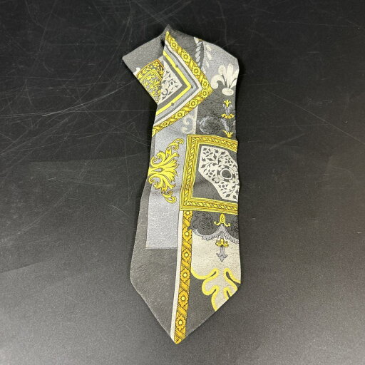 【中古】 GIANNI VERSACE ジャンニ・ヴェルサーチ ヴェルサーチェ ビンテージネクタイ グレー イエロー 男性 メンズ シルク100% スーツ用ファッション ファッション小物 (CZ25) 【中古】 GIANNI VERSACE ジャンニ・ヴェルサーチ ヴェルサーチェ ビンテージネクタイ グレー イエロー 男性 メンズ シルク100% スーツ用ファッション ファッション小物 (CZ25)