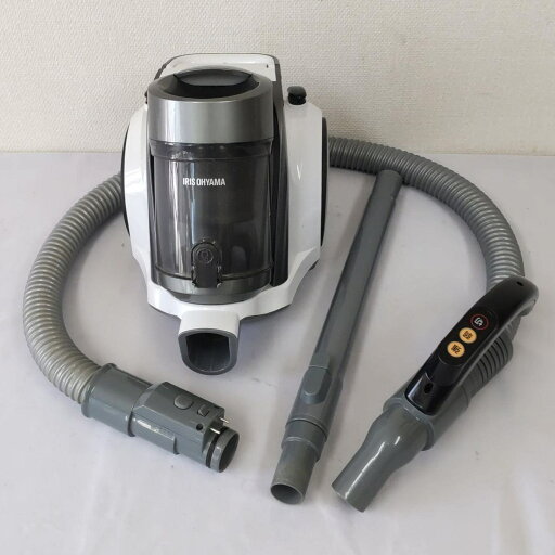 【中古】 アイリスオーヤマ 電気掃除機 IC-C100TE-S サイクロン クリーナー タービンヘッド 2WAY ノズル付 水洗い 可能 シルバー コンパクト 軽量 (EB1) 【中古】 アイリスオーヤマ 電気掃除機 IC-C100TE-S サイクロン クリーナー タービンヘッド 2WAY ノズル付 水洗い 可能 シルバー コンパクト 軽量 (EB1)