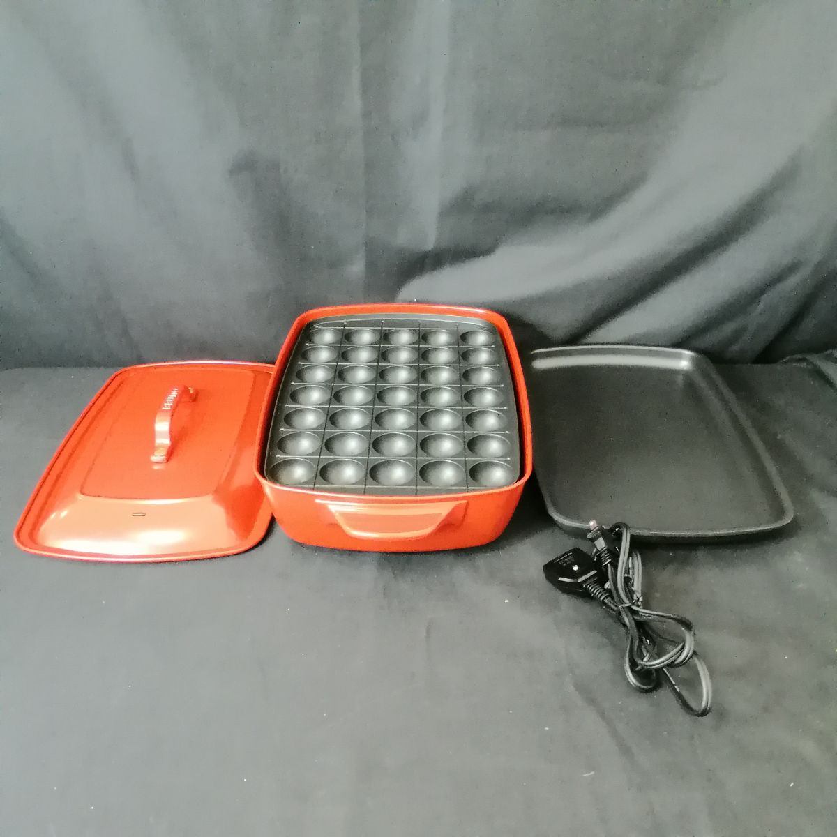 【中古】 BRUNO ブルーノ ホットプレート BOE026 グランデサイズ レッド 角型 ヒーター式 平面・たこ焼きプレート付属 サーモスタット機能 (EG12)