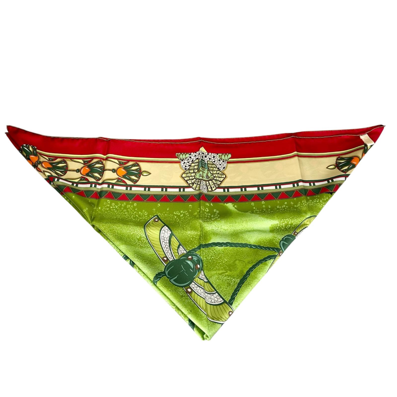 買取道JJブランド専科 楽天市場店のCARTIER カルティエ カルチェ スカベラ柄 スカーフ シルク SILK レッド/グリーン VINTAGE ヴィンテージ 【中古】 レディース 送料無料｜アングル3
