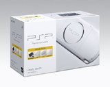 【送料無料】【中古】PSP「プレイステーション・ポータブル」 バリュー・パック パール・ホワイト (PSP-3000KPW) （箱説付き）