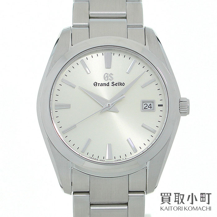 商品名Product name グランド・セイコー9Fクォーツ ヘリテージコレクション メンズウォッチ Grand Seiko 9F Quartz Heritage Collection Men's Watch 型番Model number SBGX263 カラーColor シルバー Silver 素材Material ステンレスケース、サファイアガラス（内面無反射コーティング）Stainless steel case, Sapphire glass (non-reflective coating on the inner surface) サイズSize ケース（約）W37×D10mm（ブランド公式サイト参照）腕廻り内寸(約)17.3cm（短く調整が可能です） Inside wrist size (approx.) 17.3 cm 付属品Accessories 本体のみNone 保証期間 弊社保証：注文日より6ヶ月 精度Accuracy 年差±10秒（ブランド公式サイト参照） 機能・仕様Specification グランドセイコー専用キャリバー（9F62）、デイト、日常生活用強化防水（10気圧） 比較対照価格Official price in Japan 253,000円（ブランド公式サイト 税込価格） 状態Condition Aランク外装仕上げ、電池交換をおこなってます。目立たない軽微な小傷は見られますが概ね良好な状態です。ガラスは特に傷は見受けられません。針や文字盤の状態は良好です。 Very good（Polished） コメントComment 裏蓋に『永年勤続者表彰記念 EPSON』の刻印があります。 グランドセイコー専用クオーツムーブメント『9F62』が搭載された、スタイリッシュなスポーティテイストの9Fクォーツモデル。グランドセイコー【Grand Seiko】 GS 9F Quartz Heritage Collection