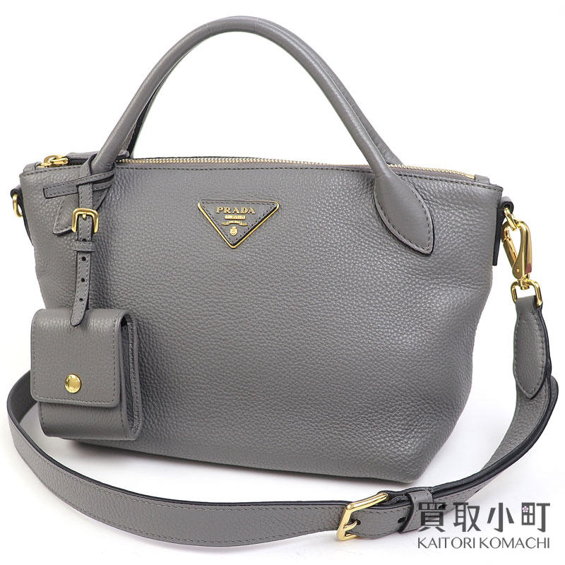 【極美品】プラダ ロゴ型押し カットワーク カーフレザー ショルダーバッグ 赤 【極美品】プラダ ロゴ型押し カットワーク カーフレザー ショルダーバッグ 赤