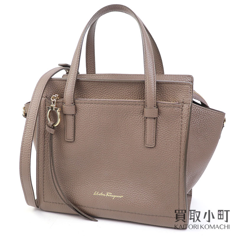 楽天市場】フェラガモ(カラーベージュ)(バッグ|バッグ・小物 楽天市場】フェラガモ(カラーベージュ)(バッグ|バッグ・小物