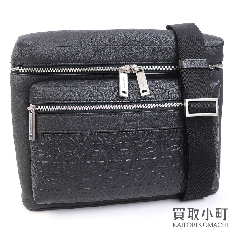 【美品】サルヴァトーレ フェラガモ 【Salvatore Ferragamo】クロスボディーバッグ ガンチーニディテール エンボス レザー ブラック ショルダーバッグ GG 241303 763368 SHOULDERBAG 【Aランク】【中古】
