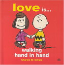 【中古】Love is Walking Hand in Hand (Peanuts Gift Books S.)/Charles M. Schulz