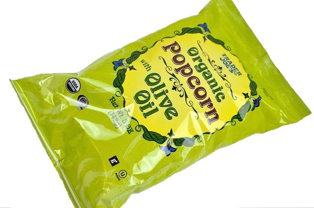 商 品 名 Trader Joe's 【トレーダージョーズ 3袋セット オーガニック ポップコーン オリーブオイル 5oz(142g)】Organic Popcorn with Olive Oil 内容量 5oz(142g)×3袋 状　 態 新品／正規店より入荷 商品説明 ■成分、原材料：オーガニックポップコーン、オーガニックオリーブオイル、シーソルト ■内容量：5oz(142g)×3袋 ■重量：470g Trader Joe'sオリジナルのオリーブオイルポップコーンです。材料はポップコーンとオリーブオイル、シーソルトだけという何ともシンプルなお菓子。オリーブオイル使用なのであっさりしていて薄味です。トレーダージョーズでも売り切れ必須の人気商品です☆ 備　 考 ☆店長オススメ☆ アメリカ人気スーパー【トレーダージョーズ】 アメリカのシリアル アメリカのお菓子 ＜送料表はこちら＞※店内商品3,980円以上で送料無料