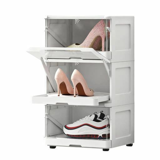 【スムーズに取り出せる回転トレイ構造】引き出すだけでトレイが自動で90°回転し、扉も連動して開く構造のシューズボックスです。横向き収納の靴が正面に向くため、取り出しがスムーズで、毎日の靴選びがより手軽になります。スニーカーボックスとしても便利に使えます。 【幅広い靴に対応したゆとりの収納スペース】内寸に余裕があり、スニーカー・パンプス・ローファーなど幅広い靴を収納可能。靴箱として男性は目安~26cm、女性は~28.5cmまで対応。バッグや小物収納にも使える収納ボックスとしても活躍します。 【重ねて使える省スペース設計】3個一体型の下駄箱デザインで、上部の浅い凹みにより積み重ねが安定。玄関の限られたスペースでも縦型シューズラックとしてスッキリ収納できます。シューズボックススリム形状で、扉裏のすき間にも置きやすい省スペース仕様です。 【耐久性に優れたPP素材を採用】PP+HIPS樹脂を使用したシューズボックスは、軽量で扱いやすく湿気に強い仕様。ホコリがつきにくく、お手入れが簡単なため、玄関まわりの収納ラックとして長く清潔に使えます。【スムーズに取り出せる回転トレイ構造】引き出すだけでトレイが自動で90°回転し、扉も連動して開く構造のシューズボックスです。横向き収納の靴が正面に向くため、取り出しがスムーズで、毎日の靴選びがより手軽になります。スニーカーボックスとしても便利に使えます。 【幅広い靴に対応したゆとりの収納スペース】内寸に余裕があり、スニーカー・パンプス・ローファーなど幅広い靴を収納可能。靴箱として男性は目安~26cm、女性は~28.5cmまで対応。バッグや小物収納にも使える収納ボックスとしても活躍します。 【重ねて使える省スペース設計】3個一体型の下駄箱デザインで、上部の浅い凹みにより積み重ねが安定。玄関の限られたスペースでも縦型シューズラックとしてスッキリ収納できます。シューズボックススリム形状で、扉裏のすき間にも置きやすい省スペース仕様です。 【耐久性に優れたPP素材を採用】PP+HIPS樹脂を使用したシューズボックスは、軽量で扱いやすく湿気に強い仕様。ホコリがつきにくく、お手入れが簡単なため、玄関まわりの収納ラックとして長く清潔に使えます。