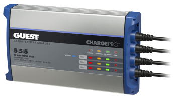 12V　3系統出力15A完全防水、フルオートマチックバッテリーチャージャー。 12V×3または12V×1、24V×1（12V直列）または36V（12V直列）の充電に使用できます。 満充電後は自然放電に見合った電流が流れ常に満充電を維持します。 バッテリー電源が消費された場合自動再充電します。 大型ボート、ヨット、船外機船、バスボートなどに最適です。 【仕様】 交流入力：AC90～135V　50/60Hz 出力：5A×3口 サイズ：328×229×104mm　重量：3.0kg ケーブル長：充電ケーブル：2×1.8m　　電源ケーブル：1.8m　