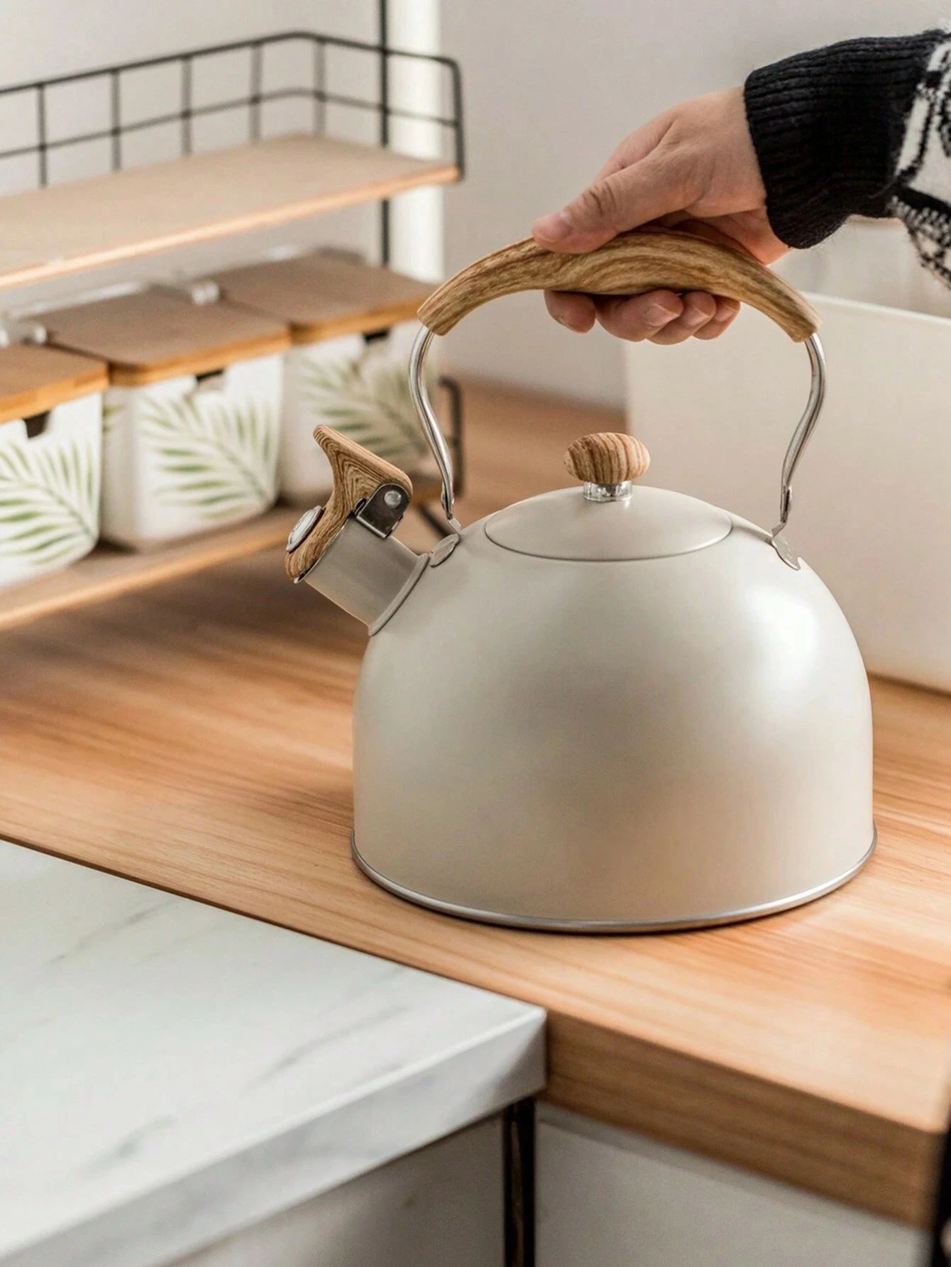 2.5L ステンレス製ホイッスルケトル 木柄付きハンドル お茶 ミルク コーヒー 用 長いホイッスル音でお..