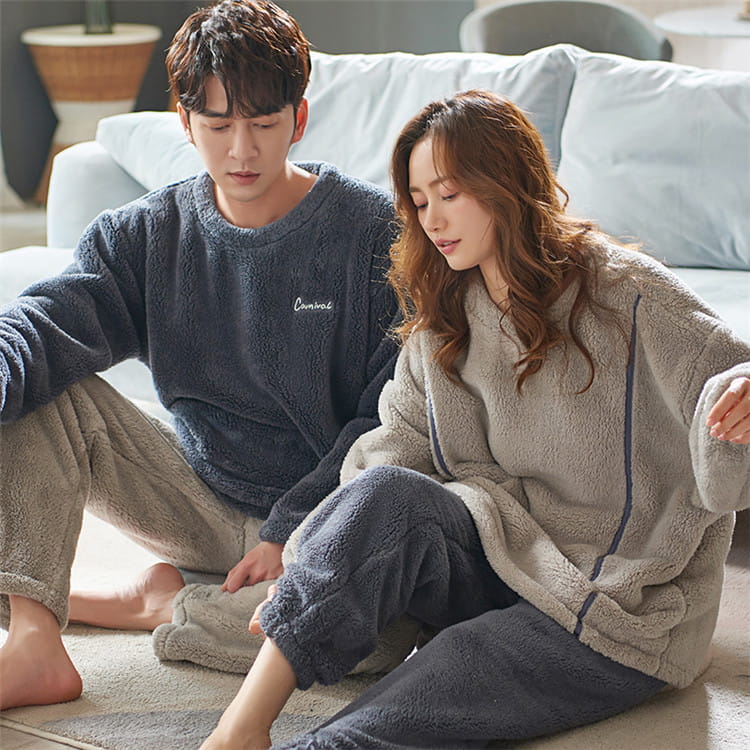 商品内容 パジャマ2セット 商品仕様 生地：ポリエステル、そのほか 商品サイズ 女性用 適応身長 薦め体重 M 155-162cm 40-50kg L 160-168cm 50-60kg XL 165-173cm 58-68kg 2XL 168-178cm 65-78kg 男性用 適応身長 薦め体重 L 165-173cm 55-70kg XL 170-178cm 65-78kg 2XL 175-183cm 75-90kg 3XL 178-188cm 85-100kg 注意事項 ※撮影のため、画質などの関係上、色など実際の商品と若干違ってしまうこともあるかもしれませんが、予めご了承ください。 ※更新のタイミングによっては実在庫に相違が出る場合がございます。 ※もし商品到着後不良品等、他には気になることがあれば、当店までご一報くださいますようお願い申し上げます。