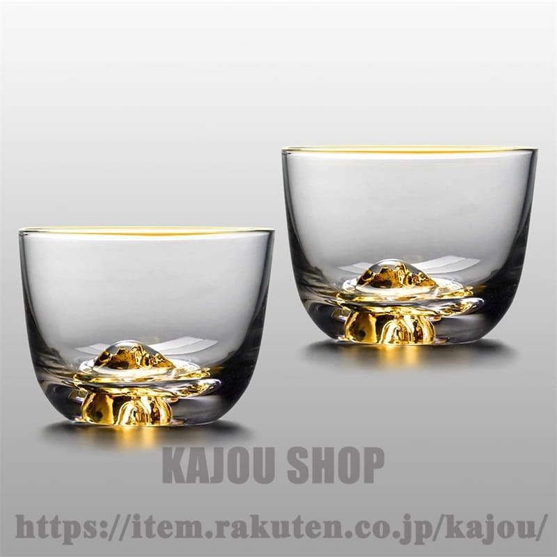 材質：ガラス 色：透明、金山、金縁 容量：80 ml スタイル：和風 高さ：5.5 cm 口径：7 cm 底径：4.8 cm 【高級な材質】 鉛フリーのクリスタルガラスで、素敵な輝きと高い透明感を持ち、体にも害がありません。飲み物を美しく楽しむことができます。 【完璧なデザイン】 山肌が金箔で覆われ、金山のような眩しい美しさがあります。高品質の素材と素敵なデザインが融合し、日常生活に欠かせないアイテムです。 【エレガントなお猪口】 容積80ml、重さ150gのちょうど良いサイズで、大切な友達と一緒にお酒を楽しむのにぴったりです。 【素敵な贈り物】 誕生日プレゼント、退職の挨拶、引越しの挨拶、結婚式のお礼、お中元、敬老の日の贈り物などに最適です。特に日本酒の愛好者には喜ばれるギフトです。