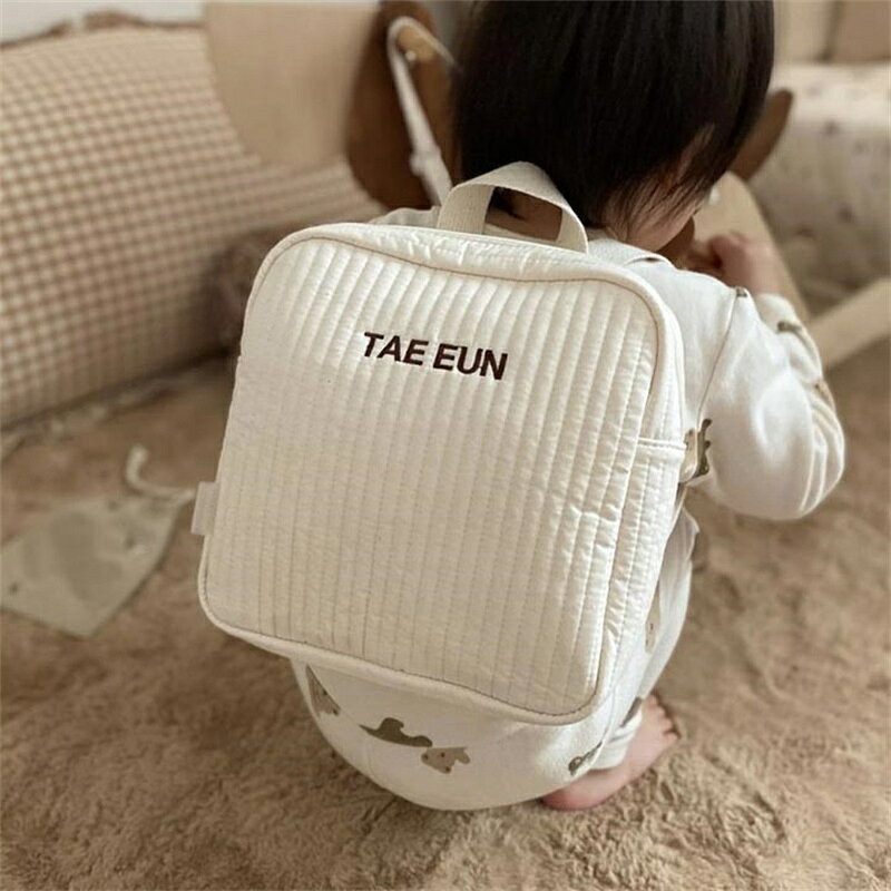 ◆◆カラー：ivory ◆◆サイズ：H20cm × W20cm マチ10cm 肩ひも24-58cm（調節可） 平置き採寸につき、多少の誤差ご了承ください。 ◆◆素材：コットン ◆◆推奨年齢：1歳-4歳（目安）