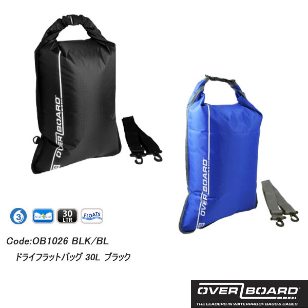 &nbsp; OVERBOARD ドライフラットバッグ 30L OB1026 　 「防水バッグが欲しいけど、重いのはちょっと…。」そんな方におススメなのがコチラ！ 超軽量で耐久性がある素材を使用したドライフラットバッグは、その四角い形状を生かし、中の物を折り曲げることなくコンテンツを保護します。 付属の取り外し可能ストラップを使えば、持ち運びも便利です。 あなたにとってパーフェクトなサイズ、色を見つけてください。必ずや全てのニーズに対応しています。 カラー ブラック/ブルー サイズ Height:50cm/19.7" Diameter:37cm/14.6" Capacity:1800cubic inches(30Litres) Weight:0.26kg 販売元 株式会社 ウィンドサーフィンジャパン ※沖縄・離島及び一部地域には別途送料がかかります。