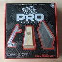 商品名 テックデッキ TECH DECK PROシリーズ DAILY GRIND PACK サイズ グラインドレール：長さ165mm,高さ41mm,太さ9mm、カーブボックス：165mm,高さ29mm,幅51mm、ウォール：長さ：165mm,高さ71mm ※小さな部品があります。口の中には絶対に入れないでください。 ※誤飲の危険がありますので、3才未満のお子様には絶対に与えないでください。 ※安全の為、変形したテックデックでは遊ばないでください。 ※使用後は3才未満のお子様の手の届かないところに保管してください。 ※撮影状況、条件により　実際の商品と画像が異なって見える場合がございます。 ※沖縄・離島など一部地域には別途送料がかかります。