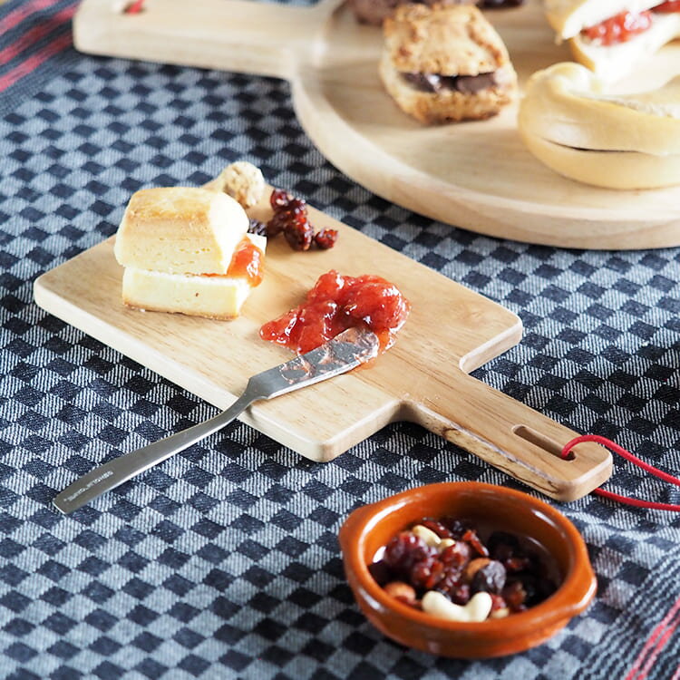 【メール便】ACACIA カッティングボード Sサイズ【カッティングボード パン まな板 木 木製 ナチュラル ウッド 北欧 インテリア キッチン 雑貨 おしゃれ かわいい 可愛い デザイン ギフト 女性 誕生日 クリスマス プレゼント プチギフト】