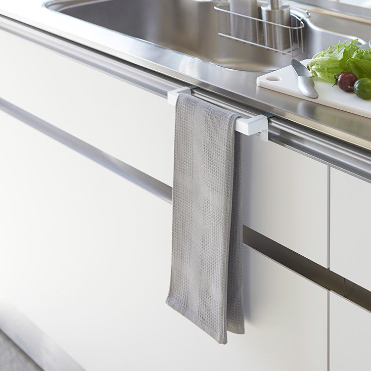 [クーポン対象外]キッチンタオルハンガーバー TOWER タワー【タオルハンガー タオル掛け タオル 布巾掛け 布巾 収納 シンプル スチール 小物 ホワイト 白 ブラック 黒 インテリア キッチン キッチン収納 かわいい 可愛い おしゃれ アイデア 便利 山崎実業 新生活】のサムネイル