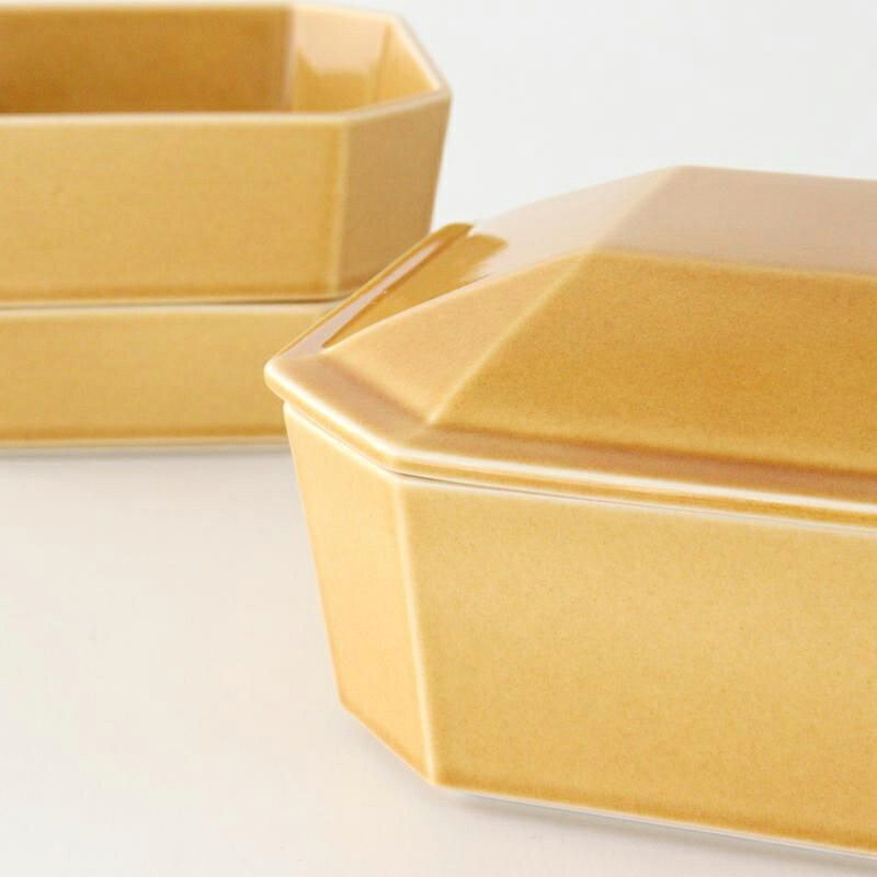 うつわ かくちの隅切重箱 うす飴 磁器 美濃焼 お重 おせち お正月｜食洗機 対応 電子レンジ 対応 おしゃれ かわいい 手仕事 和食器 日本製 ギフト プレゼント 結婚祝い おせち料理 来客 初売り｜アングル3