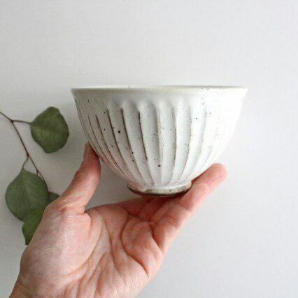 【10％OFFクーポン】飯碗 陶器 茶碗 美濃焼 白化粧削り 12cm 茶碗 お茶碗 ご飯茶碗 小さめ｜手仕事 和食器 食洗機対応 電子レンジ対応 おしゃれ かわいい 日本製 ギフト プレゼント 結婚祝い ベストセラー 父の日