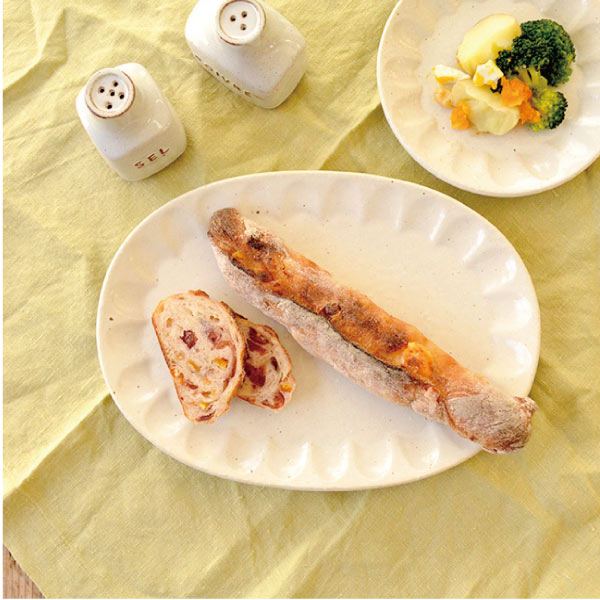 ＼20％OFF 楽天スーパーSALE／ しのぎ粉引 楕円皿 パスタ皿 カレー皿 白 ナチュラル オシャレ 日本製 美濃焼 陶磁器 食器 電子レンジ対応 食洗機対応 プレート カワイイ クリスマス 使いやすい シンプル ホワイト カクニのサムネイル