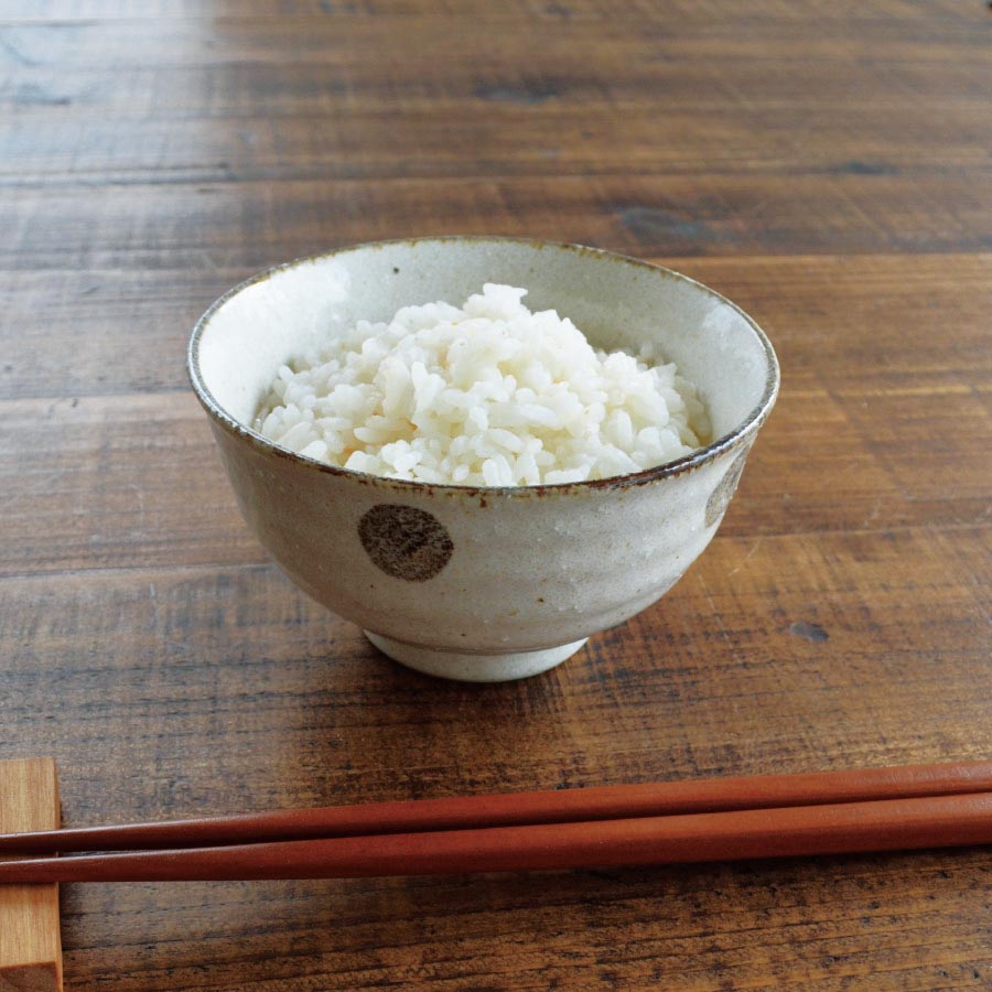 水玉白唐津 飯碗【お茶碗 飯碗 ご飯茶碗 大き目 おしゃれ シンプル かわいい 日本製 美濃焼 食器 白い 模様 食洗機対応 レンジOK カフェ風 プレゼント ギフト カクニ KAKUN】のサムネイル