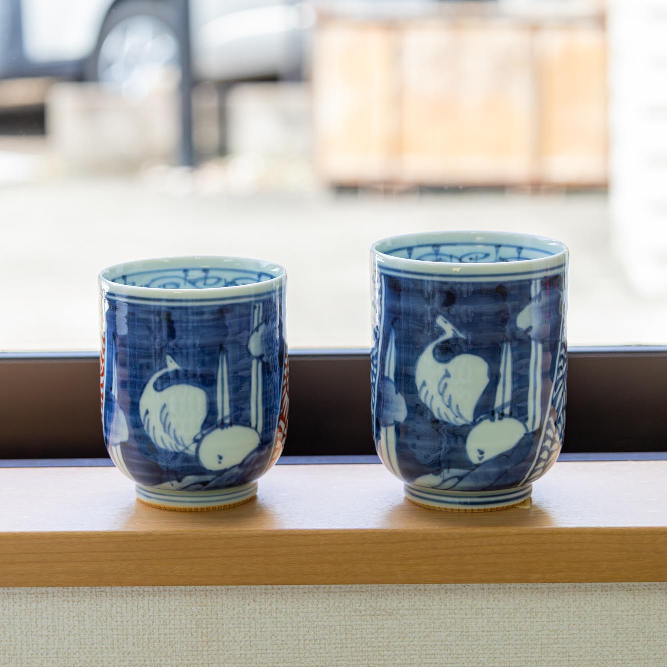 Rakuten - ＼ 波佐見焼 ／ 【 ゆい窯 】 ゆのみ 湯呑み 湯呑 湯飲み 湯のみ コップ ペア あり サギ絵錦唐草 内容量 大 約200ml 小 約160ml モダン かわいい おしゃれ 茶道 茶碗 電子レンジ対応 食洗機対応 はさみやき 有田焼