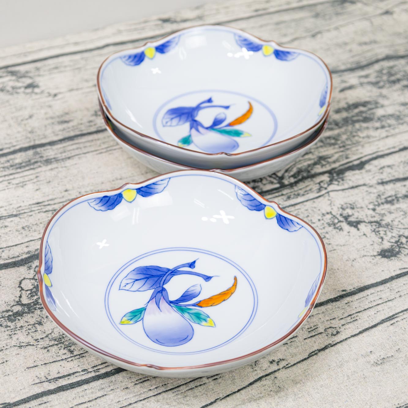 【11/14~11/16 23:59まで クーポン10%+P20倍 セール】 ＼ 有田焼 ／ 【 華山窯 】 中鉢 浅鉢 平鉢 ボウル 皿 器 食器 日本製 根菜 五方 鉢 直径 約 19cm かわいい おしゃれ モダン 華山 かざん 電子レンジ対応 食洗機対応 和食器 シンプル 波佐見焼