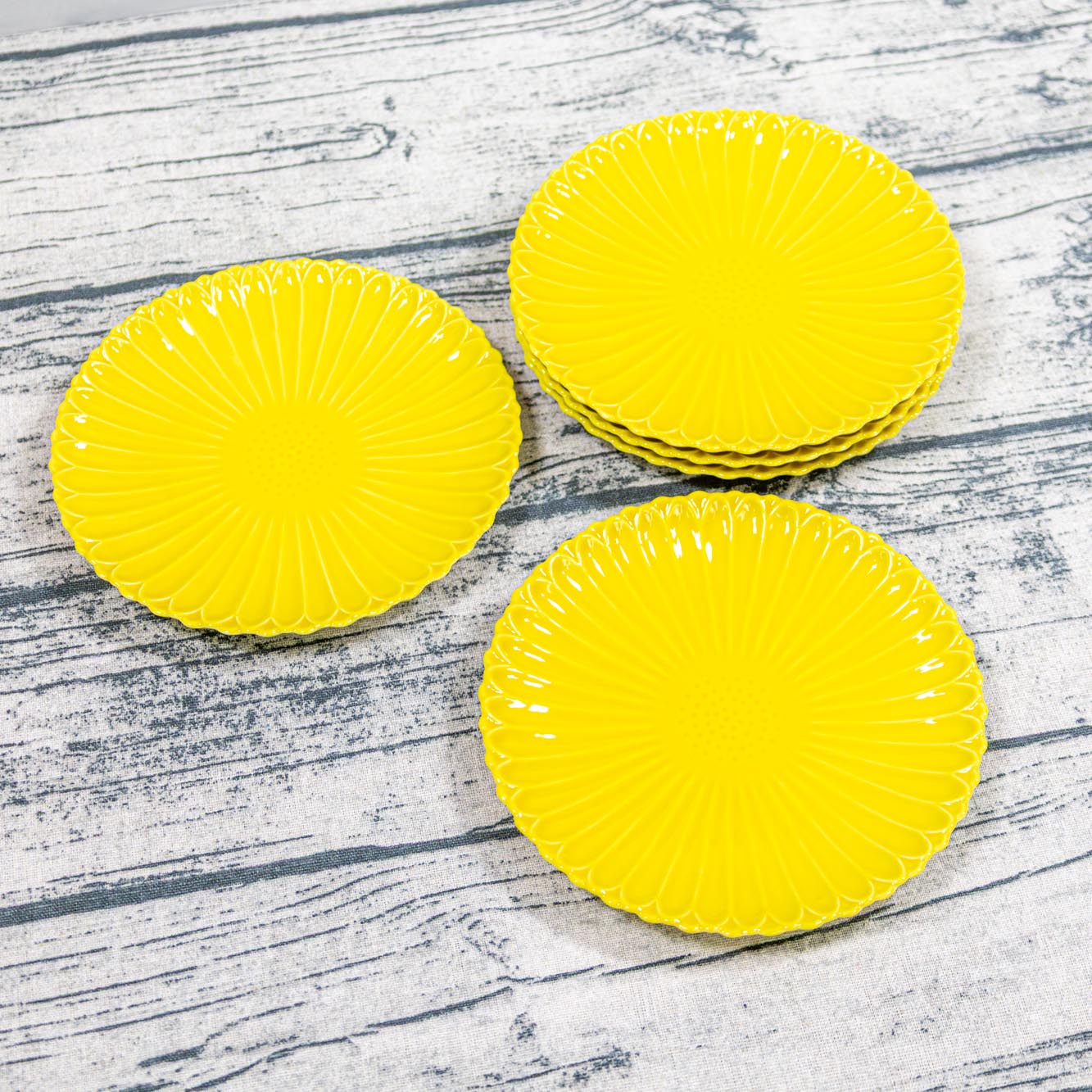 【アフターセール クーポン30%オフ☆】 ＼ 波佐見焼 ／ 【 翔芳窯 】 取皿 丸皿 平皿 ケーキ皿 皿 器 食器 マリーゴールド イエロー 5寸 サイズ 直径 約16.5cm かわいい おしゃれ 電子レンジ対応 食洗機対応 モダン 大人可愛い 使いやすい 波佐見 有田焼