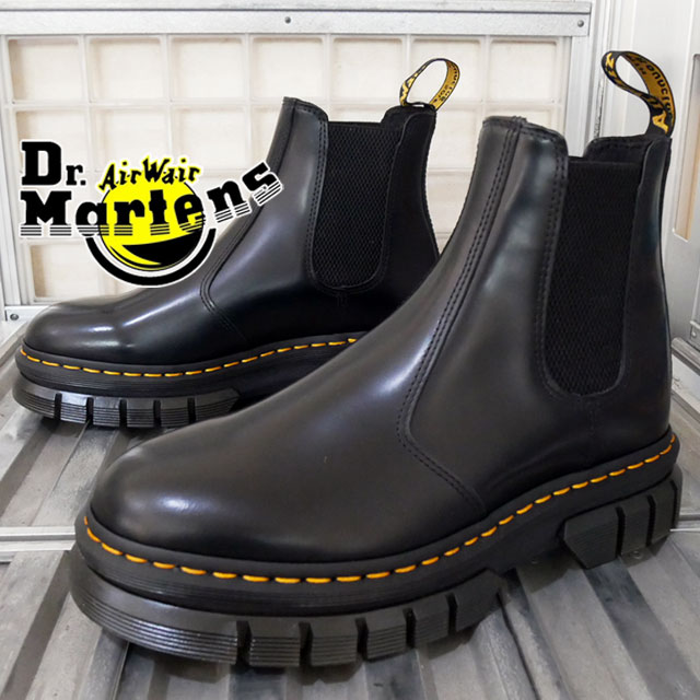 ■商品説明 ドクターマーチン Dr.Martens メンズ サイドゴアブーツ ユニークなフォルムのアウトソールを備えたBEX NEOTERIC(ベックス ネオテリック)シリーズ。インパクトのあるプラットフォームソール(厚底ソール)は、快適さを高める軽量な構造。程よいボリューム感で、デイリーのスタイリングにも取り入れやすいカジュアルさを持ち合わせています。タフなシルエットでありながら、軽量化を実現しています。デイリーユースにもぴったりな、重量感のあるサイドゴアブーツです。アッパーには滑らかで程よい艶のある「POLISHED SMOOTH レザー」を採用。ブーツの履き口にはドクターマーチンのアイコニックなヒールループを取り付け、ウェルトにはイエローステッチを施して仕上げました。【検索用キーワード】26cm 26.0cm 27cm 27.0cm 28cm 28.0cm26センチ 26.0センチ 27センチ 27.0センチ 28センチ 28.0センチ26cm 26．0cm 27cm 27．0cm 28cm 28．0cm26センチ 26．0センチ 27センチ 27．0センチ 28センチ 28．0センチシンプル 誕生日 バースデー プレゼント 贈り物 ギフト 父の日 タウンユース 街履きデイリーユース お出掛け ストリート ショート丈 ブラック 黒 クロ BLACK ■UK7(約26cm)でのサイズ■ヒールの高さ：約3.5cm丈の長さ：約18.5cm履き口周り：約6.57cm足首周り：約33cm ■サイズ選びにお悩みの方　サイズ目安 こちらの靴の場合 　UK9(約28.0cm)が丁度いいサイズでした。 ■サイズ目安について■ 目安として当店スタッフが着用した感じでの値です。 足のサイズが同じでも、骨格や肉付きで 最適な靴サイズが異なったり、『丁度良い』と感じるサイズに 個人差があるためあくまでも目安としてご利用ください。 ■素材 POLISHED SMOOTH ■商品カテゴリ Dr.Martens　ドクターマーチン はこちら メンズ ブーツ はこちら 当店では販売形態上、自動在庫管理の機能を使用していない為、 サイズ切れによる在庫切れが発生する場合がございます。 これにより、ご注文後でも、商品をご用意できない場合がございます。 あらかじめご了承ください。 サイズ切れでも、在庫がある場合もございますのでお気軽にお問合せ下さい。 ↓　　　　　　　↓　　　　　　　↓ ◆◇◆メルマガ登録はこちら◆◇◆ メーカー希望小売価格はメーカーサイトに基づいて掲載しています YYHFA　　「HR」ドクターマーチン Dr.Martens ユニークなフォルムのアウトソールを備えたBEX NEOTERIC(ベックス ネオテリック)シリーズ。インパクトのあるプラットフォームソール(厚底ソール)は、快適さを高める軽量な構造。程よいボリューム感で、デイリーのスタイリングにも取り入れやすいカジュアルさを持ち合わせています。タフなシルエットでありながら、軽量化を実現しています。デイリーユースにもぴったりな、重量感のあるサイドゴアブーツです。アッパーには滑らかで程よい艶のある「POLISHED SMOOTH レザー」を採用。ブーツの履き口にはドクターマーチンのアイコニックなヒールループを取り付け、ウェルトにはイエローステッチを施して仕上げました。 ■商品カテゴリ Dr.Martens　ドクターマーチン はこちら メンズ ブーツ はこちら