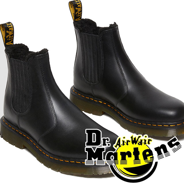 ■商品説明 ドクターマーチン Dr.Martens メンズ レディース サイドゴアブーツ BLACK(ブラック)寒い季節でも足元を温かく保つ、フリースのライナーが施されたチェルシーブーツ。伸縮性のあるサイドゴアには、レザーのパネルをあしらっています。ファッション性と機能性を備え持ったブーツはウィンターシーズンには欠かせないアイテムです。アッパーには、撥水性に優れたBLIZZARDレザーを使用しています。耐滑性のあるWINTER GRIP アウトソールはしっかりと地面を捉えて安定した歩行を実現します。ブランドの定番チェルシーブーツのシルエットはそのままにさらに実用的なブーツにアップデートしました。ブーツの履き口にはドクターマーチンのアイコニックなヒールループを取り付けウェルトにはイエローステッチを施して仕上げています。【検索用キーワード】23cm 23.0cm 24cm 24.0cm 25cm 25.0cm 26cm 26.0cm 27cm 27.0cm 28cm 28.0cm23センチ 23.0センチ 24センチ 24.0センチ 25センチ 25.0センチ 26センチ26.0センチ 27センチ 27.0センチ 28センチ 28.0センチ23cm 23．0cm 24cm 24．0cm 25cm 25．0cm 26cm26．0cm 27cm 27．0cm 28cm 28．0cm23センチ 23．0センチ 24センチ 24．0センチ 25センチ 25．0センチ26センチ 26．0センチ 27センチ 27．0センチ 28センチ 28．0センチクラシカル クラシック クロ BLACK デイリーユース タウンユース お出掛け 街履き お呼ばれフォーマル 誕生日 バースデー 母の日 父の日 クリスマス プレゼント ギフト 贈り物男性 女性 ユニセックス お揃い リンクコーデ シンプル ラウンドトゥ フリースライナー ■UK7(約26.0cm)でのサイズ■ヒールの高さ：約2.5cm丈の長さ：約17cm履き口周り：約26cm ■サイズ選びにお悩みの方　サイズ目安 こちらの靴の場合 　UK9(約28.0cm)が丁度いいサイズでした。 ■サイズ目安について■ 目安として当店スタッフが着用した感じでの値です。 足のサイズが同じでも、骨格や肉付きで 最適な靴サイズが異なったり、『丁度良い』と感じるサイズに 個人差があるためあくまでも目安としてご利用ください。 ■素材 BLIZZARD WP ■商品カテゴリ Dr.Martens　ドクターマーチン はこちら メンズ ブーツ はこちら レディース ブーツ サイドゴアブーツ はこちら 当店では販売形態上、自動在庫管理の機能を使用していない為、 サイズ切れによる在庫切れが発生する場合がございます。 これにより、ご注文後でも、商品をご用意できない場合がございます。 あらかじめご了承ください。 サイズ切れでも、在庫がある場合もございますのでお気軽にお問合せ下さい。 ↓　　　　　　　↓　　　　　　　↓ ◆◇◆メルマガ登録はこちら◆◇◆ メーカー希望小売価格はメーカーサイトに基づいて掲載しています QQHFA　　「HR」ドクターマーチン Dr.Martens 寒い季節でも足元を温かく保つ フリースのライナーが施されたチェルシーブーツ。 伸縮性のあるサイドゴアには、レザーのパネルをあしらっています。 ファッション性と機能性を備え持ったブーツは ウィンターシーズンには欠かせないアイテムです。 アッパーには、撥水性に優れたBLIZZARDレザーを使用しています。 耐滑性のあるWINTER GRIP アウトソールは しっかりと地面を捉えて安定した歩行を実現します。 ブランドの定番チェルシーブーツのシルエットはそのままに さらに実用的なブーツにアップデートしました。 ブーツの履き口にはドクターマーチンのアイコニックなヒールループを取り付け ウェルトにはイエローステッチを施して仕上げています。 ■商品カテゴリ Dr.Martens　ドクターマーチン はこちら メンズ ブーツ はこちら レディース ブーツ サイドゴアブーツ はこちら