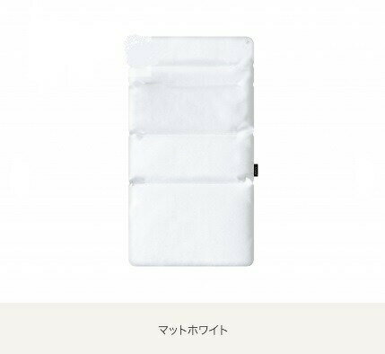 ファルスカはスウェーデン語で「新しい・新鮮」という意味の、2009年日本で誕生したブランドです。「日本の暮らし」と「北欧デザイン」を融合した今の暮らしに「しっくりくる」新しい育児用品を提案します。 お食事の汚れからシートを守るお手入れ簡単なPUレザー仕様のクッション。「座面が布だからお手入れが大変そう」という、不安の声を解決するためにデザインした、スクロールチェアPlus専用のクッションです。シートの撥水加工だけでは防ぎきれないお食事汚れも、PUレザークッションを使えばお手入れが驚くほど簡単になります。クッションの座面部の芯材は2層構造になっており、より快適な座り心地を実現しました。表面は、合成皮革の中でも通気性や柔軟性が高く、より本革に近い質感のPUレザーを使用しています。スクロールチェアをワンランク上の椅子に変えてくれます。 製品情報 【対象年齢】 　・3才頃〜 【製品サイズ】 　・約W41xH75cm 【素材】 　・生地：合成皮革　※PUレザー 　　詰物：ポリエステル100%、ウレタンフォーム 【重量】 　・約550g 【生産国】 　・中国 【検査】 　・ホルムアルデヒド試験に合格 　・染色堅牢度試験に合格 　・Q-TEC基準に合格 　・検品/検針済み 【取扱方法】 　・日常のお手入れは柔らかい布で乾拭きが基本です。 　・乾拭きで取れない汚れは、水に浸して硬く絞った柔らかい布で拭き、さらに乾拭きをしてください。 　・ひどい汚れは、薄めた中性洗剤を柔らかい布に含ませ拭きます。その後、水拭きと乾拭きをしてください。中性洗剤や水分の拭き残しは劣化の原因になりますので拭き残しがないようにご注意ください。 　・合成皮革専用のクリーナーも販売されています。クリーナーの取扱説明書を良くご確認のうえご使用ください。 　・保管する際は、温度や湿度が低く、光のあたらない通気性の良い場所に保管してください。 　・生地の合成皮革は、熱に弱いためアイロンのご使用はお避けください。 販売者　亀田産業株式会社　栃木県宇都宮市川田町432