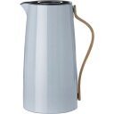 ステルトン Stelton EMMA バキュームジャグ コーヒー ブルー 1.2L レトロスタイル ブナ材 融合 エマシリーズ 温かみ 優しさ モダン ボタンを押すだけで開閉 片手操作 簡単 保温効果 シンプル デザイン 北欧 キッチン ダイニング ホルムバック・ノーデントフト ステルトン