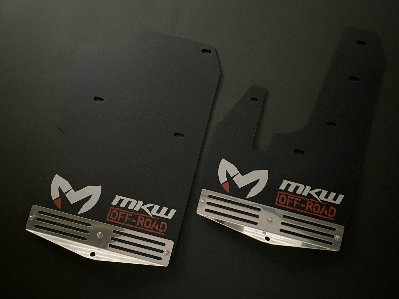 MKW 新商品　マッドフラップ　デリカD：5　後期型用オフロード　カスタム　ロゴ　デリカ　mkw