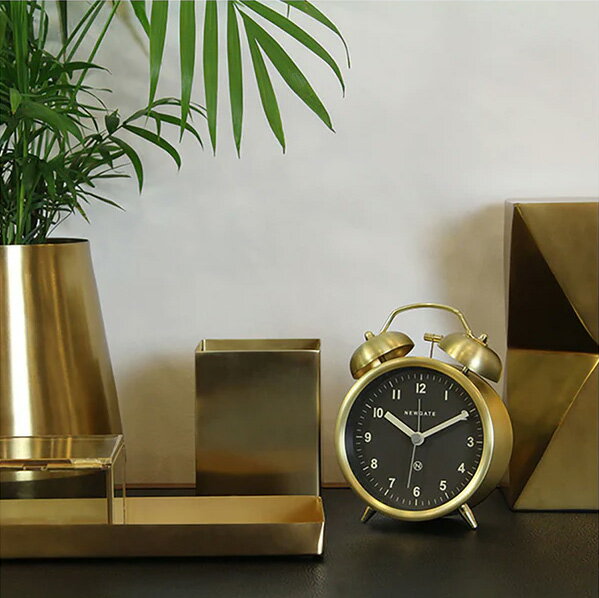 NEW GATE ニューゲート目覚まし時計 アラームクロックダブルベルトヴィンテージスタイルWベル ブラック×ブラスゴールドシルバー×クリーム文字盤ツインレッド 持ち手付き英国時計ブランド周りのインテリアを引き立てる [2]